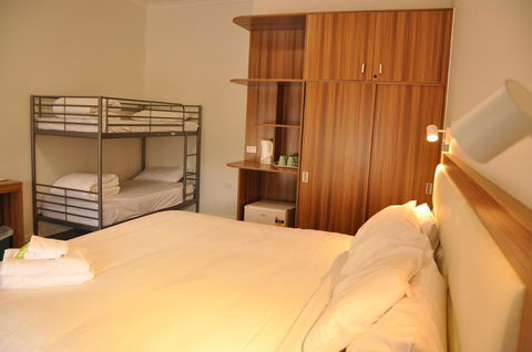 Miner's Retreat Motel - Pubs and Clubs 3