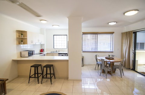 Minnie St 2 Bedroom / 2 Bathroom Apartment - Pubs and Clubs 2
