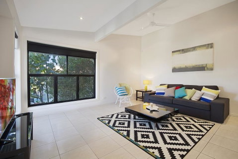 Minutes Walk To Peregian Beach And Surf! - Unit 1/28 Pelican Street - Pubs and Clubs 2