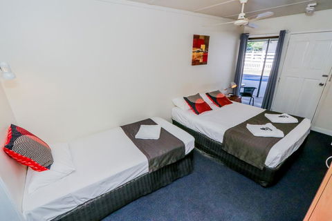 Miriam Vale Motel - Pubs and Clubs 1
