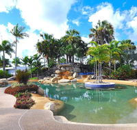 Mission Beach Resort - Pubs and Clubs