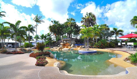 Mission Beach Resort - Pubs and Clubs 0