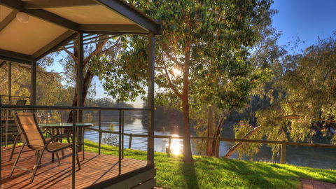Moama Riverside Holiday Park - Pubs and Clubs 1
