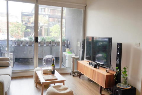 Modern 2 Bedroom Apartment Close To Beach And City - Pubs and Clubs 0