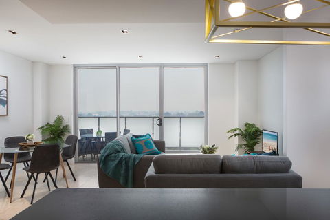 Modern 2 Bedroom Apartment In The Heart Of Burwood - Pubs and Clubs 1