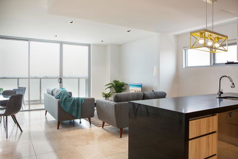 Modern 2 Bedroom Apartment In The Heart Of Burwood - Pubs and Clubs 0