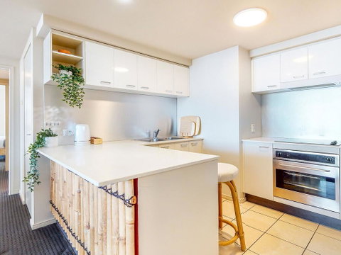 Modern 2BR Apartment In Chevron Renaissance - Pubs and Clubs 2