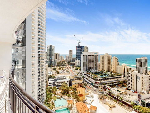 Modern 2BR Apartment In Chevron Renaissance - Pubs and Clubs 1