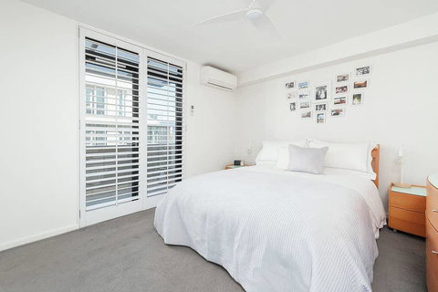 Modern Bronte Apt. W/ Ocean Views, Just Minutes Walk To Beach! - Go Out 3