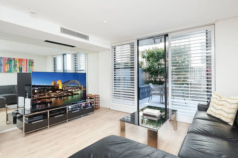 Modern Bronte Apt. W/ Ocean Views, Just Minutes Walk To Beach! - Go Out 0