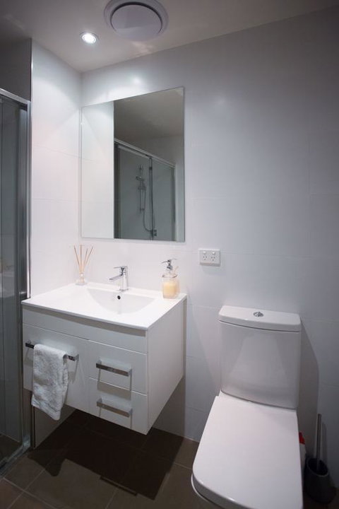 Modern Executive Apartment @ Braddon, 1BR, Wine, Wifi, Secure Parking, Canberra - Go Out 3