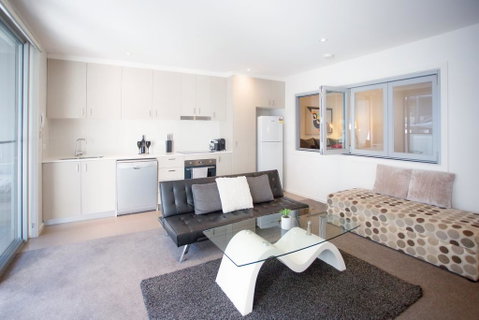 Modern Executive Apartment @ Braddon, 1BR, Wine, Wifi, Secure Parking, Canberra - Go Out 0
