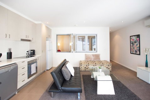Modern Executive Apartment @ Braddon, 1BR, Wine, Wifi, Secure Parking, Canberra - Go Out 1