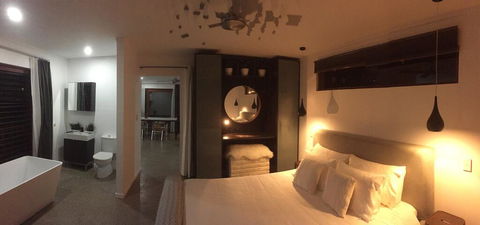 Modern Garden Studio In Noosaville QLD - Pubs and Clubs 1