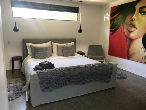 Modern Garden Studio In Noosaville QLD - Pubs and Clubs 3