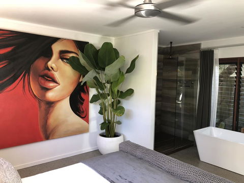 Modern Garden Studio In Noosaville QLD - Pubs and Clubs 0