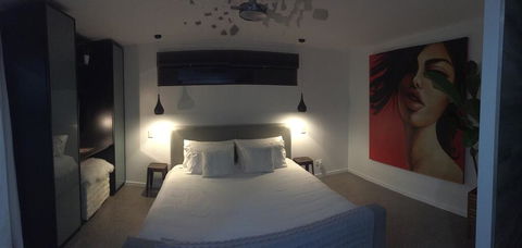 Modern Garden Studio In Noosaville QLD - Pubs and Clubs 2