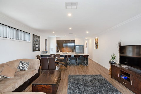 Modern Luxury At Christies Beach - Go Out 3