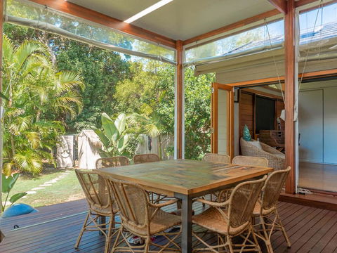 Mojo On Honeysuckle - Pubs and Clubs 2