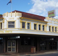 Monarch Motel - Pubs and Clubs