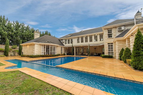 Montfort Manor - Go Out 1
