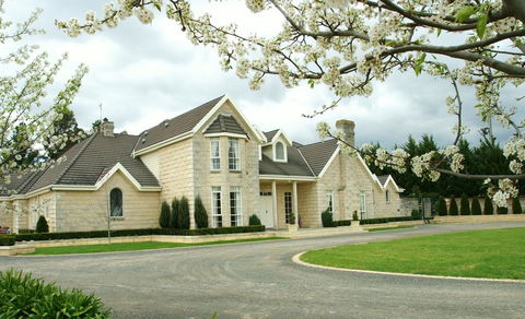 Montfort Manor - Go Out 0