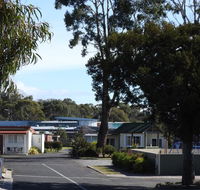 Moomba Holiday and Caravan Park - Pubs and Clubs