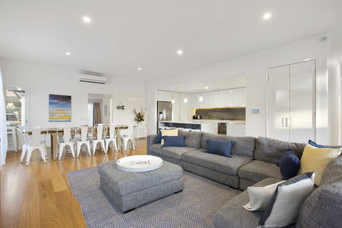 Moonah Beachside Retreat - Pubs and Clubs 2