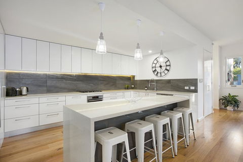 Moonah Beachside Retreat - Pubs and Clubs 3