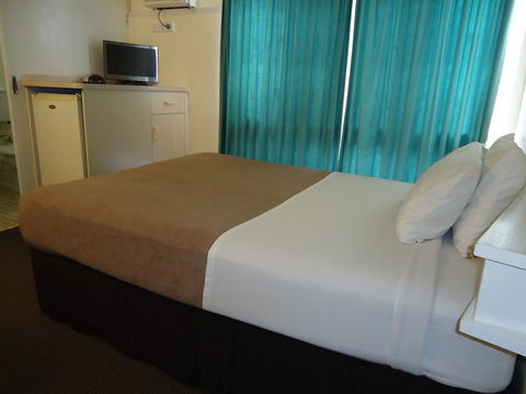 Moondarra Motel - Pubs and Clubs 2