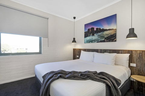 Moonlight Bay Apartments - Pubs and Clubs 2