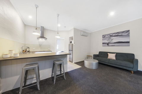 Moonlight Bay Apartments - Pubs and Clubs 3
