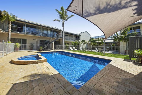 Moonlight Bay Apartments - Pubs and Clubs 0