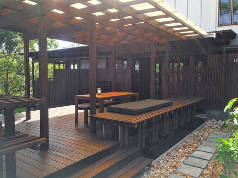 Moonshine Beach Shack - Pubs and Clubs 1