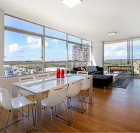 Moore to See - Modern and Spacious 3BR Zetland Apartment with Views over Moore Park - Pubs and Clubs