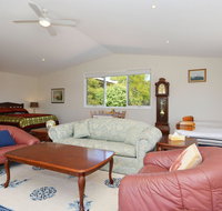 Morisset Waterfront 1bdr Studio looking over Trinity Marina - Go Out