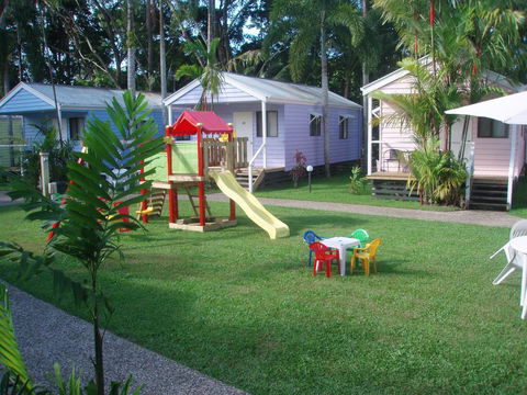 Mossman Motel Holiday Villas - Pubs and Clubs 1