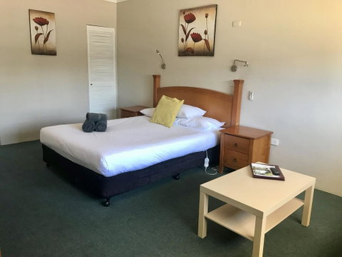 Motel Wellington Wodonga - Pubs and Clubs 0