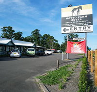 Motto Farm Motel - Pubs and Clubs