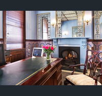 Mount Victoria Manor - Pubs and Clubs