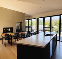Mountain Mist Retreat - 4 Bedrooms - Pubs and Clubs