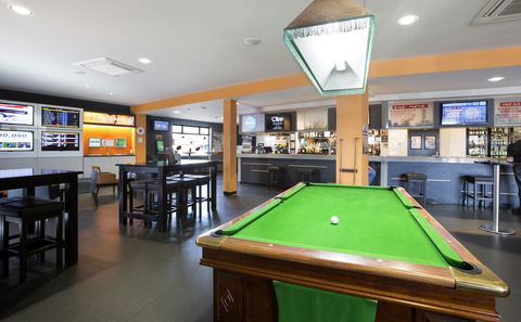 Mowbray Hotel - Pubs and Clubs 1
