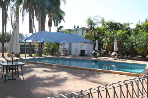Mt Isa Irish Club Accommodation - Pubs and Clubs 0