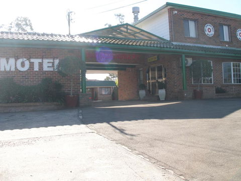 Mt Kuring-Gai Motel - Pubs and Clubs 1
