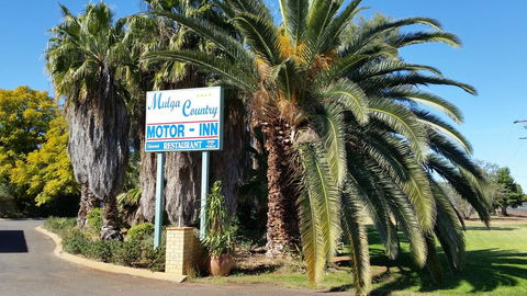 Mulga Country Motor Inn - Pubs and Clubs 2