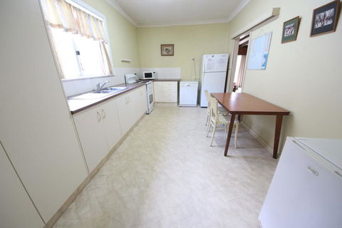 Muller's Cottage At Hat Head (Pet Friendly) - Pubs and Clubs 3