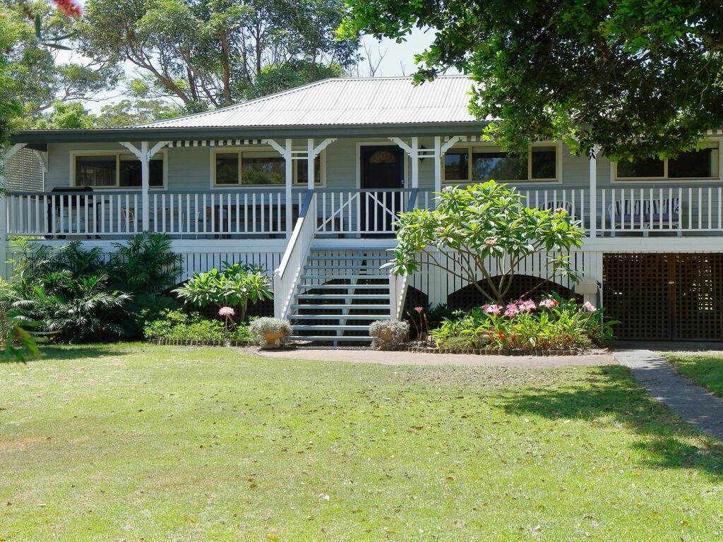 East Seaham NSW Pubs and Clubs