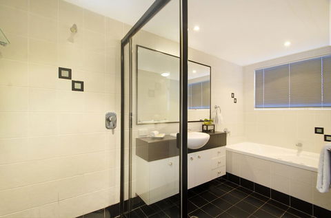 Myconos Resort - Pubs and Clubs 2