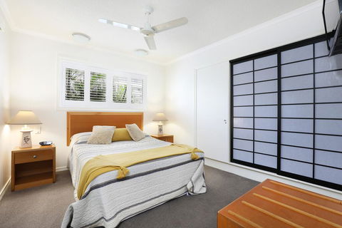 Myconos Resort - Pubs and Clubs 1