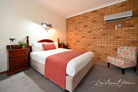 Narrandera Club Motor Inn - Go Out 0